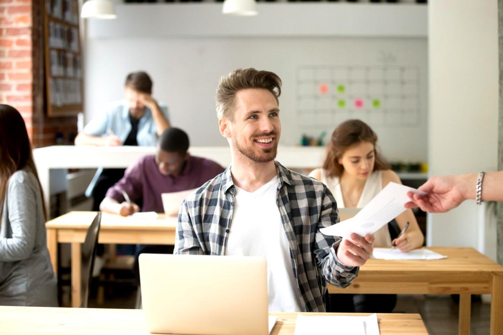 Équipe Katalisora travaillant sur des stratégies SEO mobile